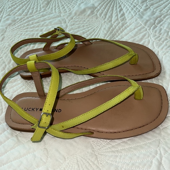 Lucky Brand BYLEE Flat Sandal, Wild Lime - Picture 2 of 7